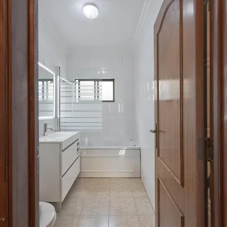 Pontinha Typical By Homing Appartamento Lisbona